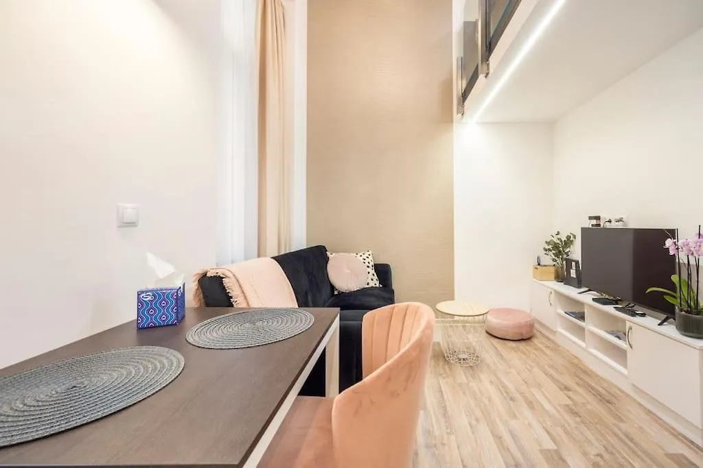 Krudy Bijou Budapest Studio 0*,  المجر